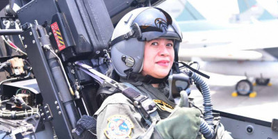 Di Momen HUT Ke-76 TNI, Puan Jajal Jet Tempur dan Dapat Wing Penerbang