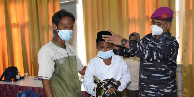 Dalam Rangka Hut Ke-73 Dinas Kesehatan Angkatan Laut Diskes Kormar Gelar Khitanan Masal