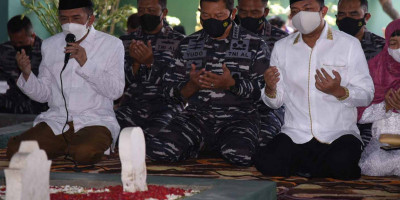 Kasal Didampingi Dankormar Tinjau Servak Pelajar, Santri Dan Masyarakat Umum Di Jombang