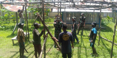 Laksanakan Kerja Bakti, Satgas Yonif RK 751/VJS Bangun Pondok Peresmian Gereja