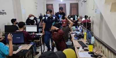 Polisi Gerebek Kantor Pinjol Ilegal di Jakbar, Puluhan Karyawan Diamankan