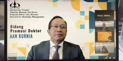 Pertahankan Disertasinya, Kepala Bakamla Raih Gelar Doktor
