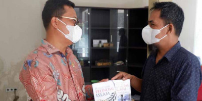 Dorong Instekmuh Kaltara segera beroperasi, Hasan Basri serahkan Bantuan Buku