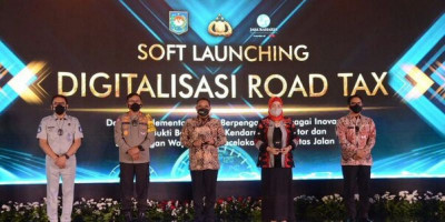Digitalisasi Pajak Kendaraan, Kemendagri Luncurkan Stiker Hologram Road Tax