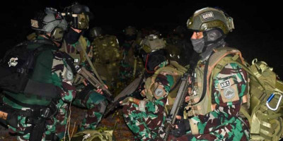 Pasukan Taifib Korps Marinir Berhasil Menyusup Daerah Musuh