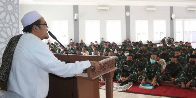 Bersama Prajuritnya, Dankormar Peringati  Maulid Nabi Di Mako Kormar