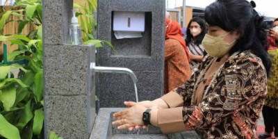 Dharma Wanita Kementerian PUPR Tinjau Gerakan Cuci Tangan Pakai Sabun di Lingkungan Sekolah