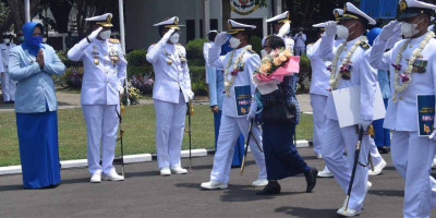 Dankormar Beserta Ketua PG Kormar Hadiri Praspa Siswa Diktukpa dan Diktukpakat TNI AL
