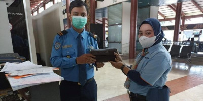 Cerita Halimah, Petugas Kebersihan Bandara Soetta yang Temukan Dompet dan Cek Rp35,9 Miliar