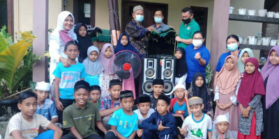  Kho Khie Siong Beri Bantuan ke Guru Ngaji Tengku H. Muhibuddin 
