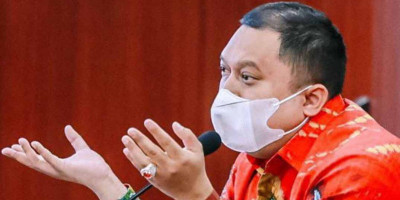 Habib Banua Sorot Tajam Bisnis PCR Erick Thohir 