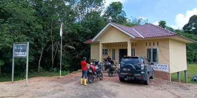 Hujan Badai Di Dusun 2 Timan Babat Toman Sekayu Musi Banyuasin Hentikan Laju Kendaraan Tim JKW-PWI 