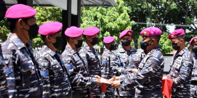 Rampung Renovasi Masjid,  Prajurit Brigif 2 Marinir Diberi Reward Dankormar