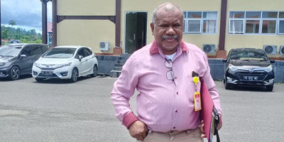 Yan C Warinussy Minta Kapolri Usut Pelaku Bom Rumah Orangtua Veronica Koman
