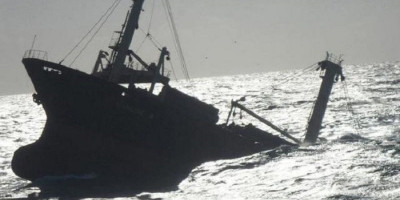 Diterjang Badai, Kapal Tenggelam di Selat Malaka
