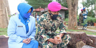 Peringati HUT Ke 76 Korps Marinir, Dankormar Ziarah TMP Kalibakung Tegal
