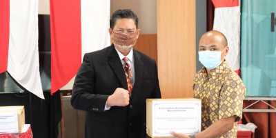 KBRI Bagikan Paket Bantuan kepada Penyintas Covid -19 PMI di Brunei Darussalam