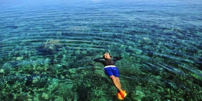 Berenang di Pantai Tureloto, Nikmati Sensasi Mengapung Bak di Laut Mati