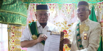 Ketua DPD RI Peroleh Gelar Adat Petta Punggawae To Mappatunru dari Addatuang Sidenreng