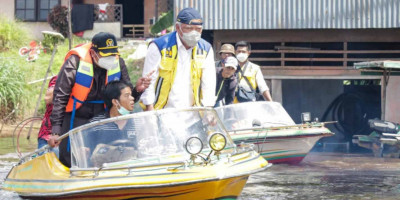 Tinjau Banjir di Sintang dan Melawi, Menteri Basuki Siapkan Penanganan Jangka Pendek dan Panjang