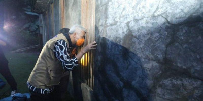 Ganjar Pranowo Susuri Rumah Warga yang Terkena Longsor, Begini Katanya 