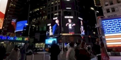 Ada Foto Hotman Paris dan Nikita Mirzani di Billboard Times Square New York