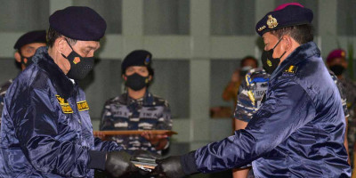 Dankormar Hadiri Penyematan Brevet Kehormatan Hidro-Oseanografi Kepada Menkomarves RI