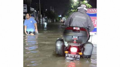Terima Kenyataan Pahit di Kota Medan, Tim JKW-PWI Terjebak Banjir Setinggi Satu Meter