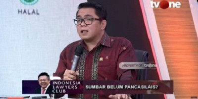 Arteria Dahlan Batal Diperiksa Polisi, Ini Alasannya