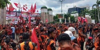 16 Jadi Tersangka dan 7 Mobil Disita Buntut Pengeroyokan Polisi di Depan Gedung DPR 