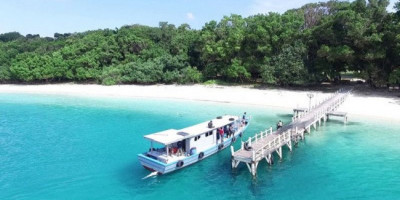 Pulau Peucang, Pesona Hamparan Pasir Putih dengan Air Jernih dan Terumbu Karang Indah 