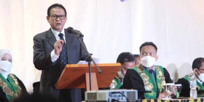 Prof. Rokhmin Dorong Alumnis Universitas Al-Ghifari Memilih Jalan Menjadi Entrepreneur