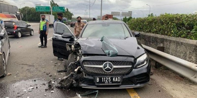 Mobil Mercy Nekat Lawan Arah di Tol JORR, Ternyata Ini Penyebabnya