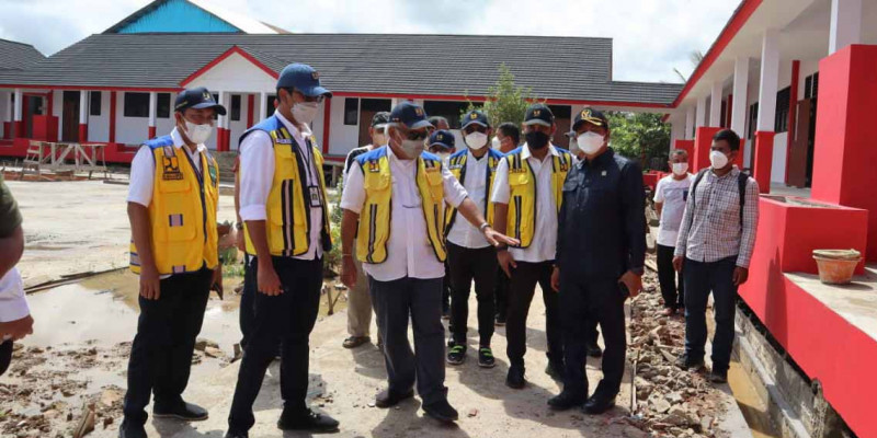 Menteri Basuki Inginkan Kualitas yang Baik Infrastruktur Pendidikan dan Pengendali Banjir di Putussibau 