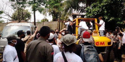 Eksekusi Rumah Yatim di Gunung Putri Berlangsung Dramatis