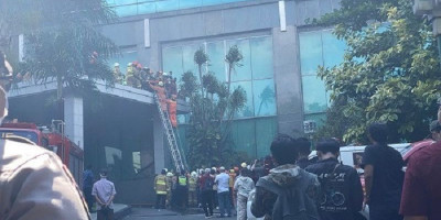 Gedung Cyber di Jaksel Terbakar, Satu Teknisi Tewas dan 2 Terluka