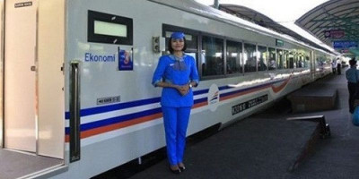 Ada Massa Reuni 212, 12 KA Berhenti Luar Biasa di Stasiun Jatinegara