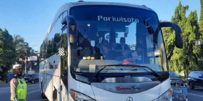 Satu Bus Sarat Penumpang Masih Nekat Masuk Jakarta untuk Ikuti Reuni 212, Ini yang Terjadi