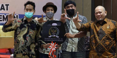 Ketua DPD RI Bagi 3 Motor ke Wartawan Parlemen di Acara Press Gathering 