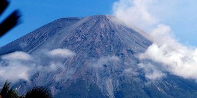 Semeru Meletus, Ramalan Jayabaya dan Mitos Pulau Jawa Terbelah