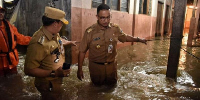 Anies Baswedan Minta Anak Buahnya Awasi Kontraktor yang Kerjakan Sumur Resapan
