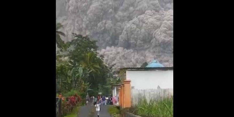 Tim Evakuasi Temukan 6 Jasad Korban Erupsi Gunung Semeru di Lereng Bukit