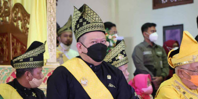Terima Gelar di Pelalawan, LaNyalla:  Raja dan Sultan Harus Terwakili dalam Sistem Demokrasi