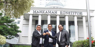 Senator Fachrul Razi dan Bustami Zainudin Daftarkan Gugatan PT Nol Persen ke MK