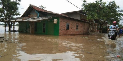 3 Sungai Meluap, Ratusan Rumah Terendam dan Ribuan Jiwa Terdampak Banjir di Karawang