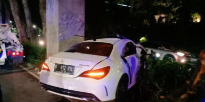 Mobil Mewah Kecelakaan di Senayan, Pengemudi Mahasiswi Tewas  