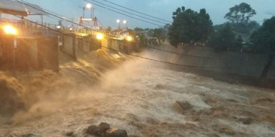 Bendung Katulampa Siaga III, Warga Bantaran Sungai di Jakarta Diminta Waspada