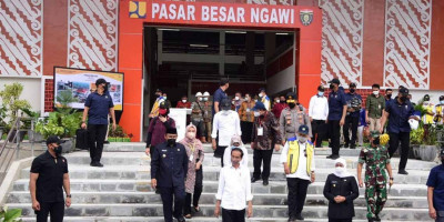 Dukung Ekonomi Masyarakat, Menteri Basuki Dampingi Presiden Resmikan Pasar Besar Ngawi 