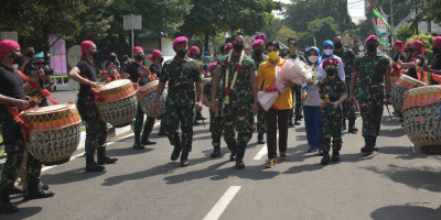 Kunjungi Korps Marinir, Panglima TNI Disambut Prajurit dan PNS Marinir