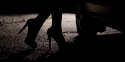 Selebgram TE dan WN Brasil Ditangkap Terkait Prostitusi, Digerebek Sedang Berhubungan Badan dengan Pria